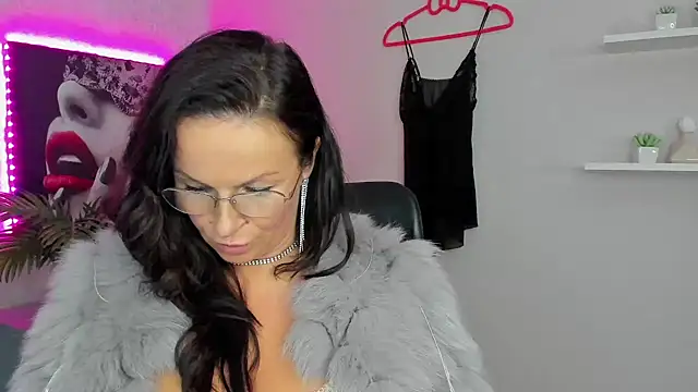 HelenLuxx online show from 02-01-25, 01:51