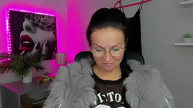 HelenLuxx online show from 02-03-25, 09:52