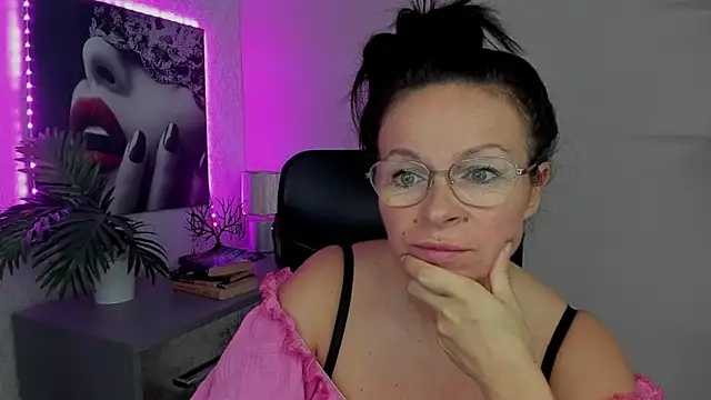 HelenLuxx online show from 09-20-25, 06:36