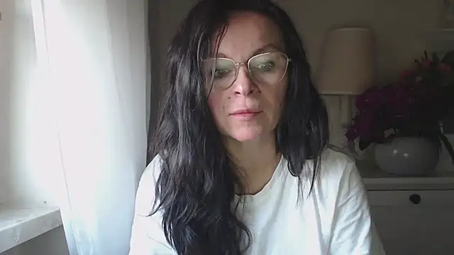 HelenLuxx online show from 10-20-25, 06:14