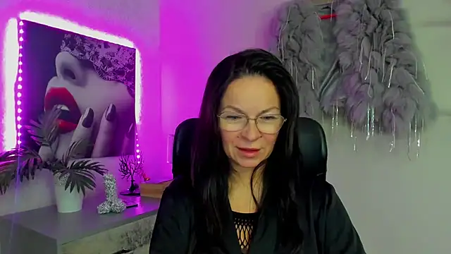 HelenLuxx online show from 11-29-25, 08:17