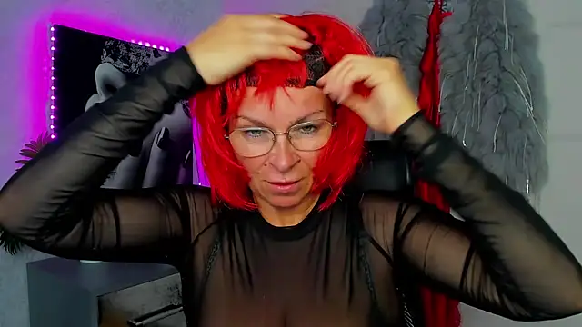Snapshot of HelenLuxx chatting on 06-03-26, 04:34 HelenLuxx online show from 06-03-26, 04:34