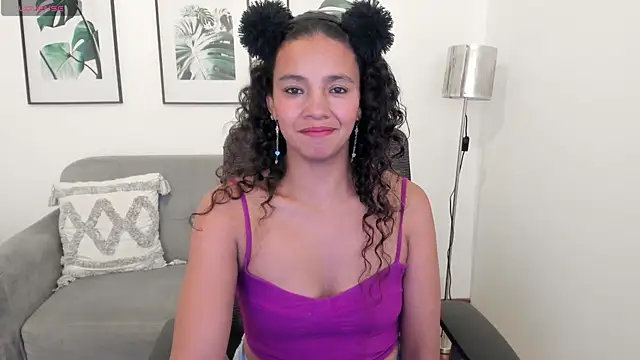 Snapshot of leslyflorez chatting on 02-19-25, 12:14 leslyflorez online show from 02-19-25, 12:14