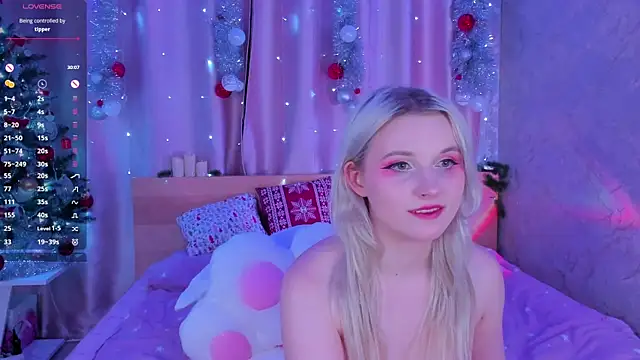 Snapshot of SweeteRose_Royce chatting on 12-28-24, 03:59 SweeteRose Royce online show from 12-28-24, 03:59