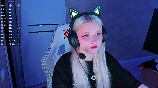 Snapshot of SweeteRose_Royce chatting on 01-26-25, 02:52 SweeteRose Royce online show from 01-26-25, 02:52