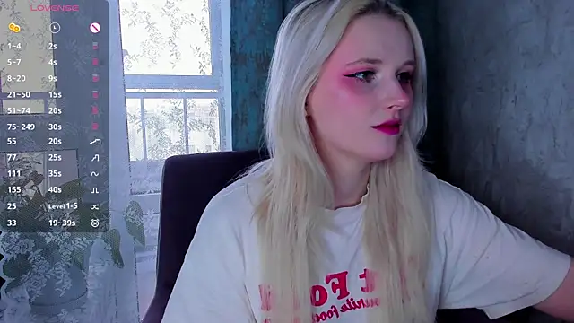 Snapshot of SweeteRose_Royce chatting on 02-11-25, 06:51 SweeteRose Royce online show from 02-11-25, 06:51