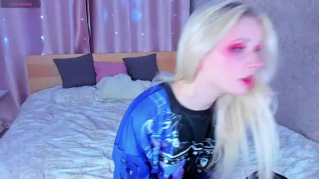 Snapshot of SweeteRose_Royce chatting on 03-02-25, 02:32 SweeteRose Royce online show from 03-02-25, 02:32