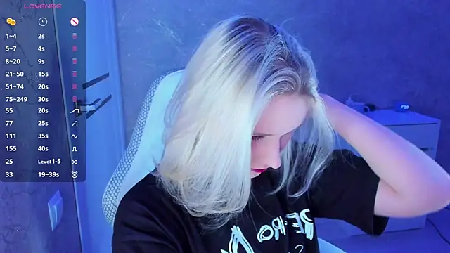 Snapshot of SweeteRose_Royce chatting on 03-14-25, 04:09 SweeteRose Royce online show from 03-14-25, 04:09