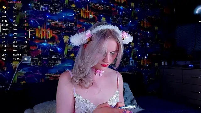 Snapshot of SweeteRose_Royce chatting on 09-26-25, 04:22 SweeteRose Royce online show from 09-26-25, 04:22