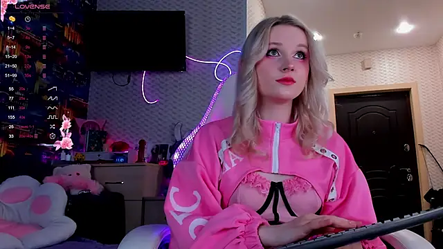 Snapshot of SweeteRose_Royce chatting on 11-11-25, 03:12 SweeteRose Royce online show from 11-11-25, 03:12