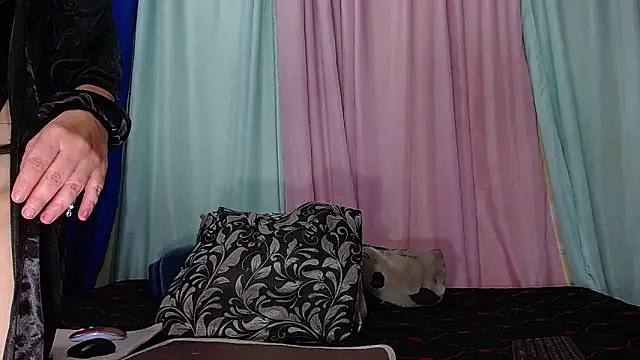 Karina Molina online show from 12-03-25, 12:07