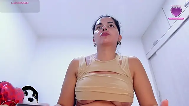 Amelia Debora Antonella online show from 05-28-26, 01:41