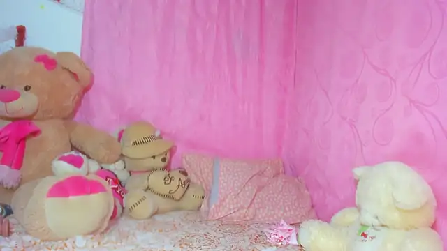 Snapshot of Dana_Jeins chatting on 10-19-25, 11:33 Dana Jeins online show from 10-19-25, 11:33