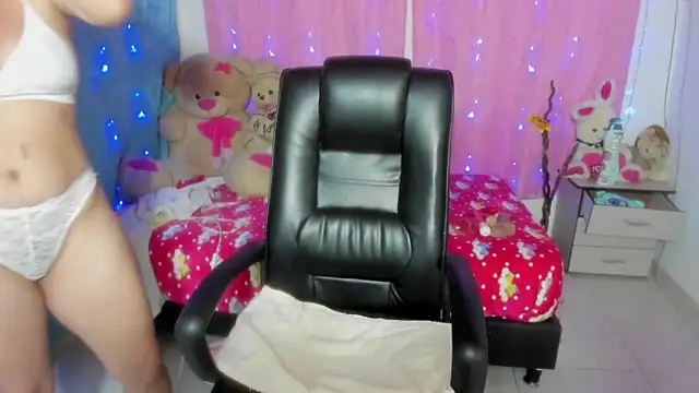 Snapshot of Dana_Jeins chatting on 12-05-25, 01:09 Dana Jeins online show from 12-05-25, 01:09