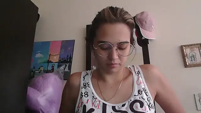 trianabell online show from 04-20-26, 04:10