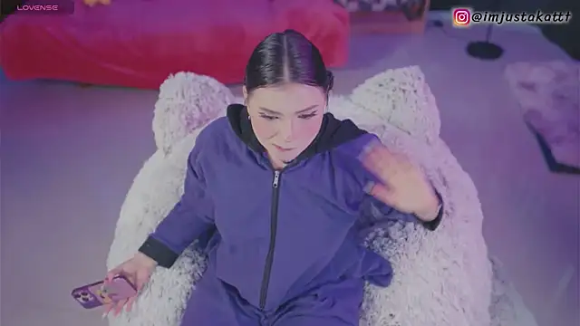 Snapshot of sensualkattt chatting on 11-06-25, 01:23 sensualkattt online show from 11-06-25, 01:23