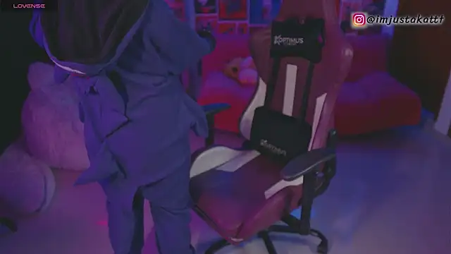 Snapshot of sensualkattt chatting on 11-19-25, 01:38 sensualkattt online show from 11-19-25, 01:38