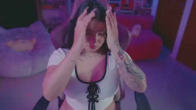 Snapshot of sensualkattt chatting on 11-24-25, 01:49 sensualkattt online show from 11-24-25, 01:49