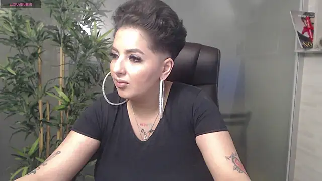 Snapshot of BustyAllyy chatting on 01-22-25, 11:53 BustyAllyy online show from 01-22-25, 11:53