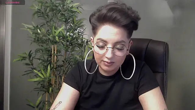 Snapshot of BustyAllyy chatting on 02-13-25, 07:42 BustyAllyy online show from 02-13-25, 07:42