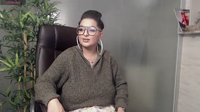 Snapshot of BustyAllyy chatting on 02-16-25, 09:27 BustyAllyy online show from 02-16-25, 09:27
