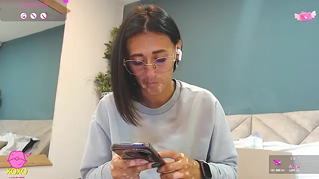 Snapshot of SharisWillian chatting on 04-23-26, 03:41 SharisWillian online show from 04-23-26, 03:41