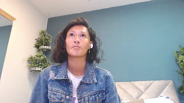 Snapshot of SharisWillian chatting on 04-30-26, 03:46 SharisWillian online show from 04-30-26, 03:46