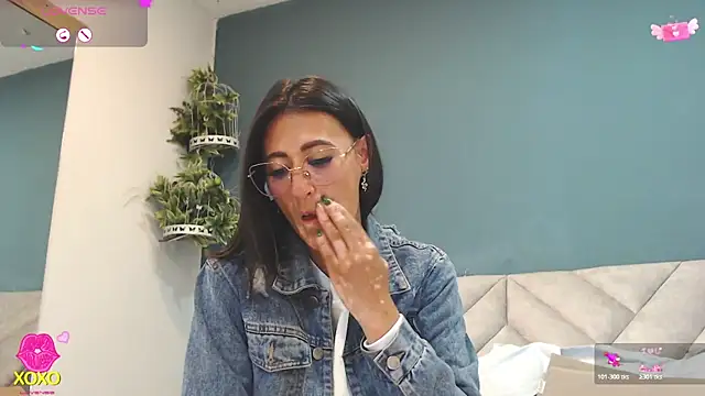 Snapshot of SharisWillian chatting on 05-02-26, 04:50 SharisWillian online show from 05-02-26, 04:50