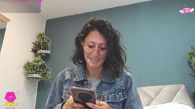 Snapshot of SharisWillian chatting on 05-04-26, 03:57 SharisWillian online show from 05-04-26, 03:57