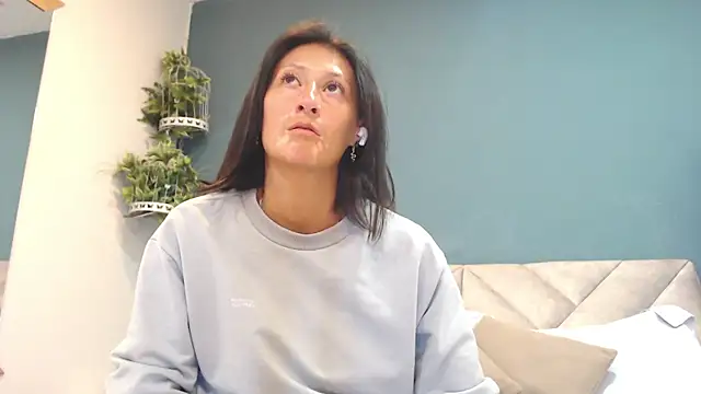 Snapshot of SharisWillian chatting on 05-11-26, 03:34 SharisWillian online show from 05-11-26, 03:34