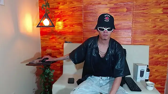 Bastiaan 28 online show from 03-11-25, 02:21