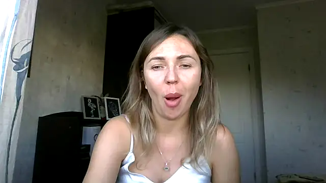 AngelinaLove28 online show from 09-26-25, 06:50