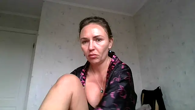 AngelinaLove28 online show from 10-05-25, 08:23