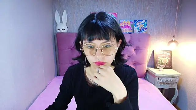 Snapshot of charlottemoonxz chatting on 06-17-26, 05:14 charlottemoonxz online show from 06-17-26, 05:14
