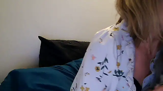 Snapshot of anechka1 chatting on 01-06-26, 01:53 anechka1 online show from 01-06-26, 01:53