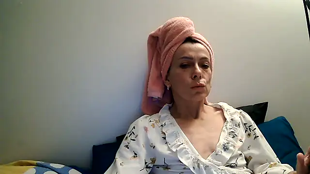Snapshot of anechka1 chatting on 06-07-26, 02:37 anechka1 online show from 06-07-26, 02:37