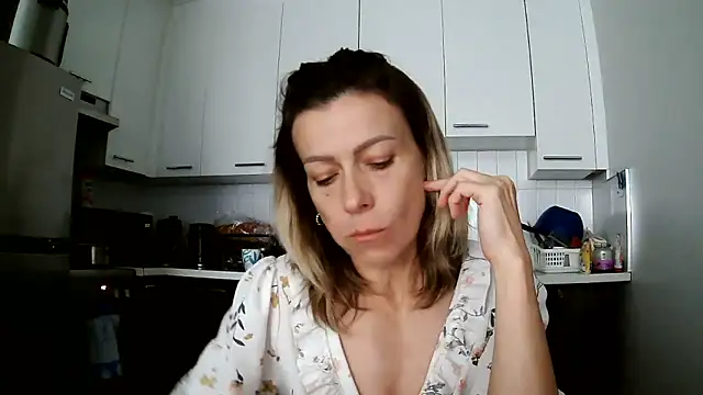 Snapshot of anechka1 chatting on 06-07-26, 02:43 anechka1 online show from 06-07-26, 02:43