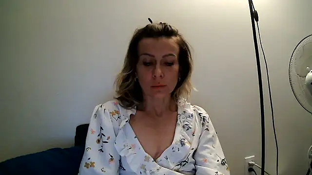 Snapshot of anechka1 chatting on 06-11-26, 01:27 anechka1 online show from 06-11-26, 01:27