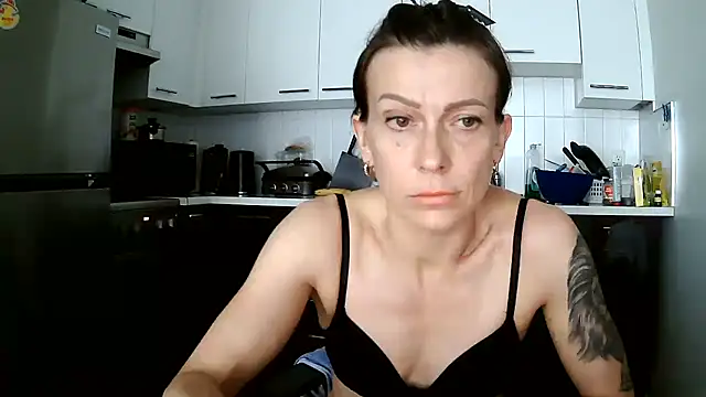 Snapshot of anechka1 chatting on 06-12-26, 07:13 anechka1 online show from 06-12-26, 07:13