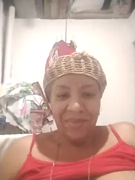 Snapshot of Surreyaa chatting on 05-06-26, 05:03 Surreyaa online show from 05-06-26, 05:03