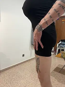 Snapshot of Kamaleonix chatting on 02-12-26, 10:27 Kamaleonix online show from 02-12-26, 10:27