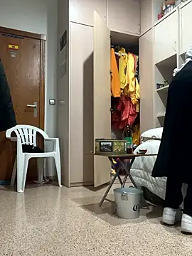 Snapshot of Kamaleonix chatting on 04-02-26, 08:50 Kamaleonix online show from 04-02-26, 08:50