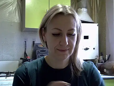 Snapshot of AshleyXHoney chatting on 11-06-25, 08:04 AshleyXHoney online show from 11-06-25, 08:04