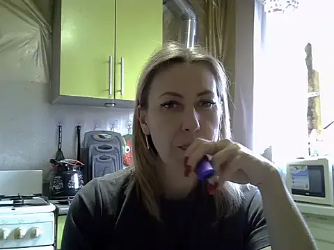 Snapshot of AshleyXHoney chatting on 12-15-25, 08:29 AshleyXHoney online show from 12-15-25, 08:29