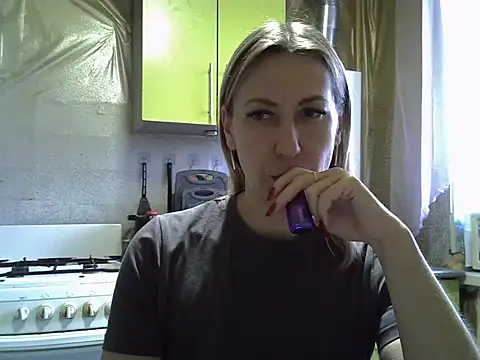 Snapshot of AshleyXHoney chatting on 12-16-25, 07:02 AshleyXHoney online show from 12-16-25, 07:02