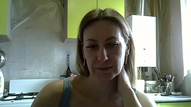 Snapshot of AshleyXHoney chatting on 03-18-26, 08:06 AshleyXHoney online show from 03-18-26, 08:06