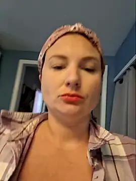 MilfyMrsRobinson online show from 10-15-25, 03:12