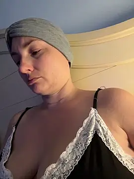 Snapshot of MilfyMrsRobinson chatting on 05-26-26, 10:17 MilfyMrsRobinson online show from 05-26-26, 10:17
