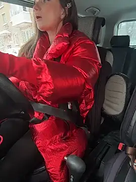 Snapshot of MooonReal chatting on 12-20-25, 08:21 MooonReal online show from 12-20-25, 08:21