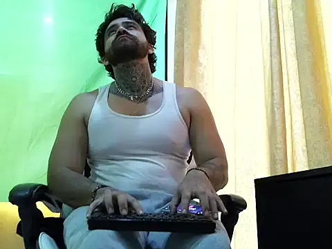 aronmiller404 online show from 07-11-26, 12:19